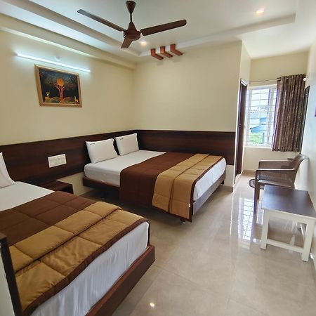 Hotel Dkr Grand Tirupati Eksteriør bilde