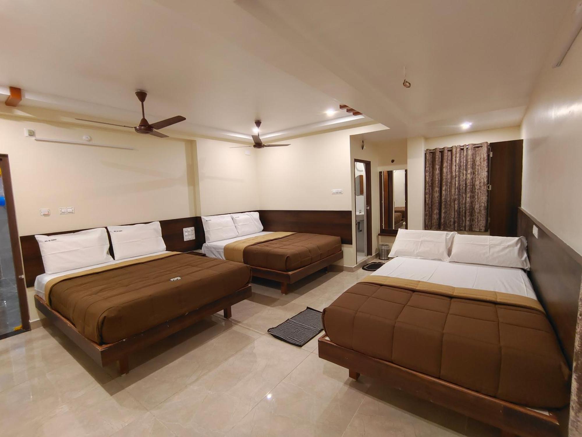 Hotel Dkr Grand Tirupati Eksteriør bilde